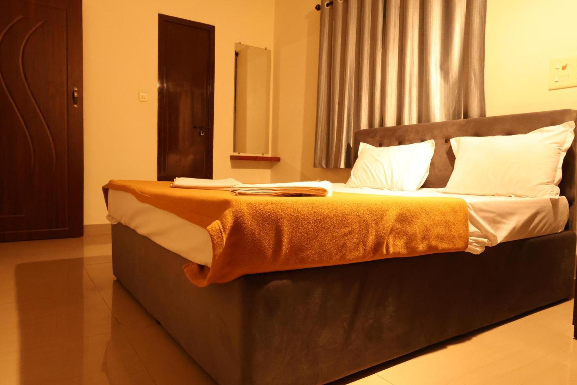 Hotel Aradhya Inn Deralakatte Mangalúr Exteriér fotografie