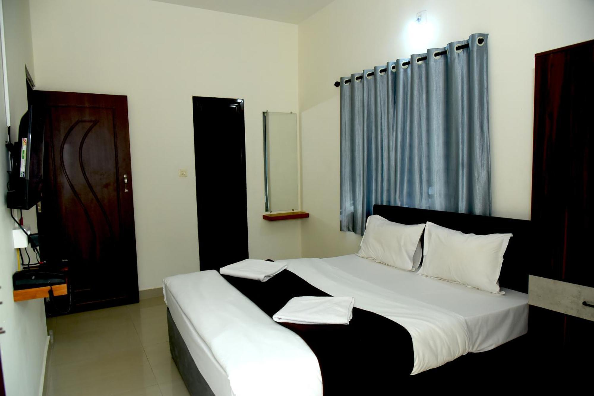 Hotel Aradhya Inn Deralakatte Mangalúr Exteriér fotografie