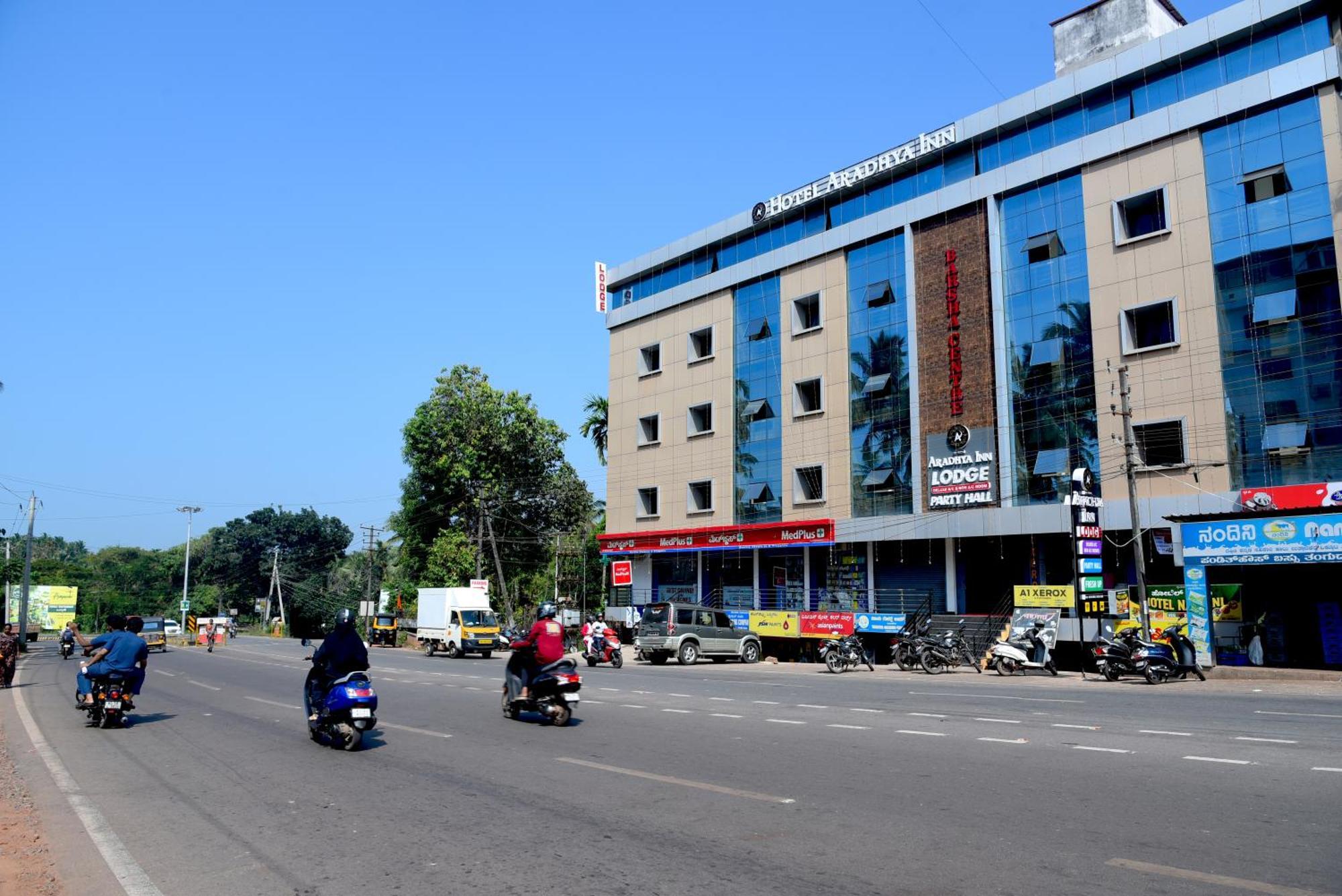 Hotel Aradhya Inn Deralakatte Mangalúr Exteriér fotografie
